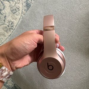 Wireless Rose Gold beats